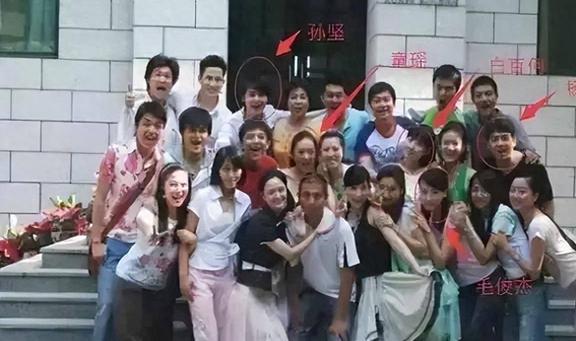 资本大鳄王冉:51岁娶小17岁童瑶余生要为娇妻遮风挡雨(图14) 资本大鳄王冉:51岁娶小17岁童瑶余生要为娇妻遮风挡雨(图14)